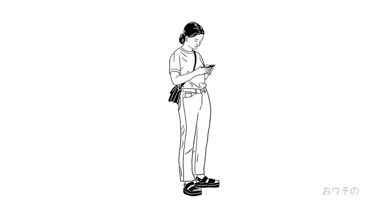 外出先でスマホを操作する女性