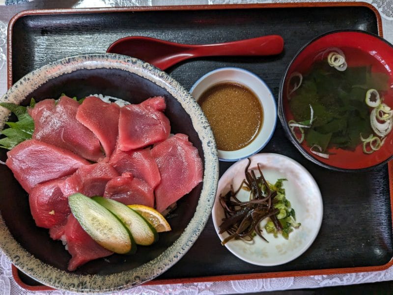 活魚村海彦の鉄火丼