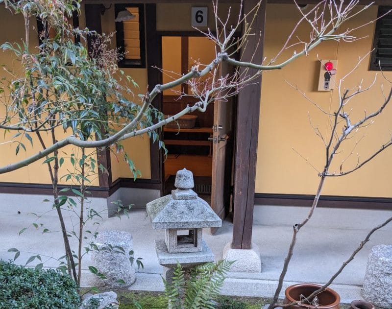 家族温泉華の湯の部屋入り口